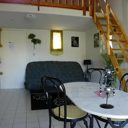 Avec Et Mezzanine A Proximite De La * آجد