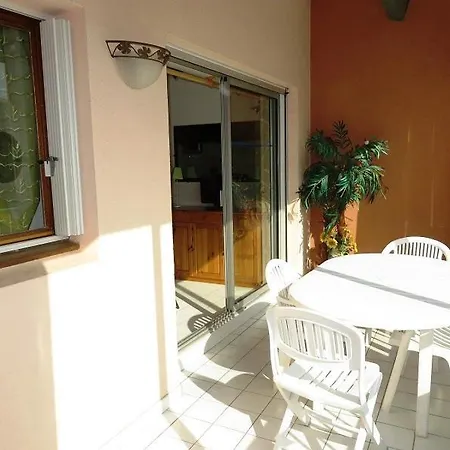 Appartement Avec Et Mezzanine A Proximite De La Agde