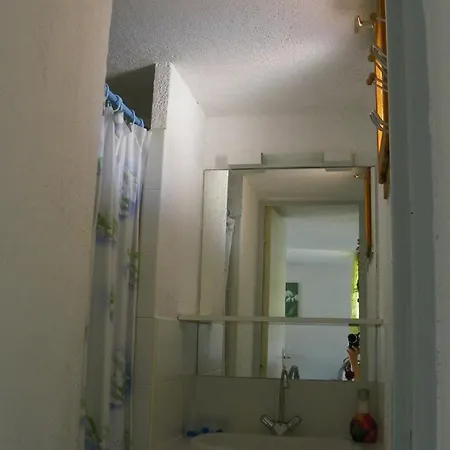 Avec Et Mezzanine A Proximite De La * Agde