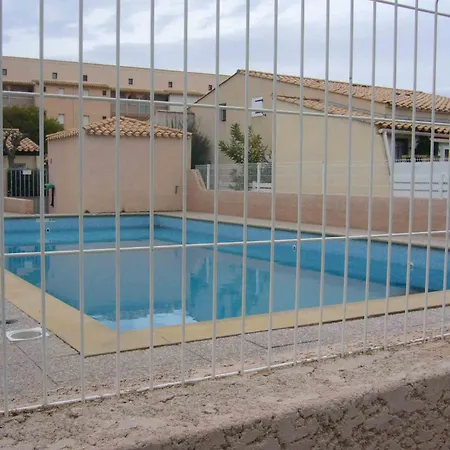 Avec Et Mezzanine A Proximite De La Agde