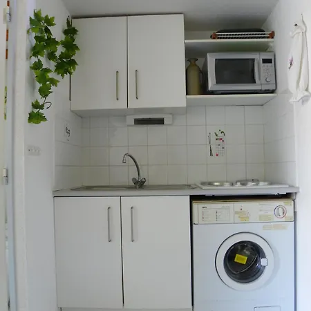 Appartement Avec Et Mezzanine A Proximite De La