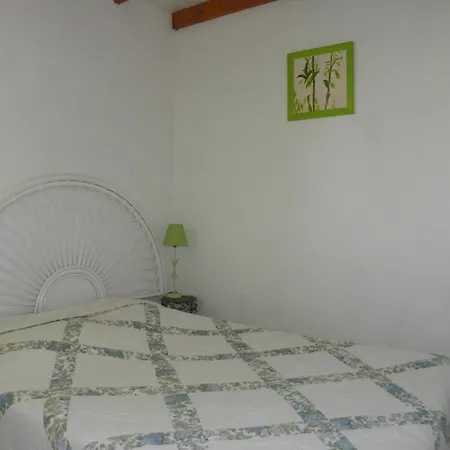 Avec Et Mezzanine A Proximite De La Agde