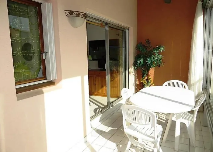 Appartement Avec Et Mezzanine A Proximite De La Agde
