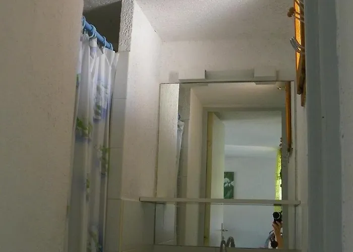 Avec Et Mezzanine A Proximite De La * Agde