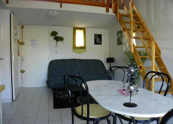 Avec Et Mezzanine A Proximite De La * Agde